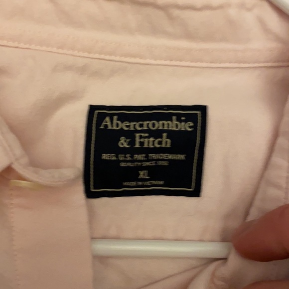 Button down - Picture 2 of 3